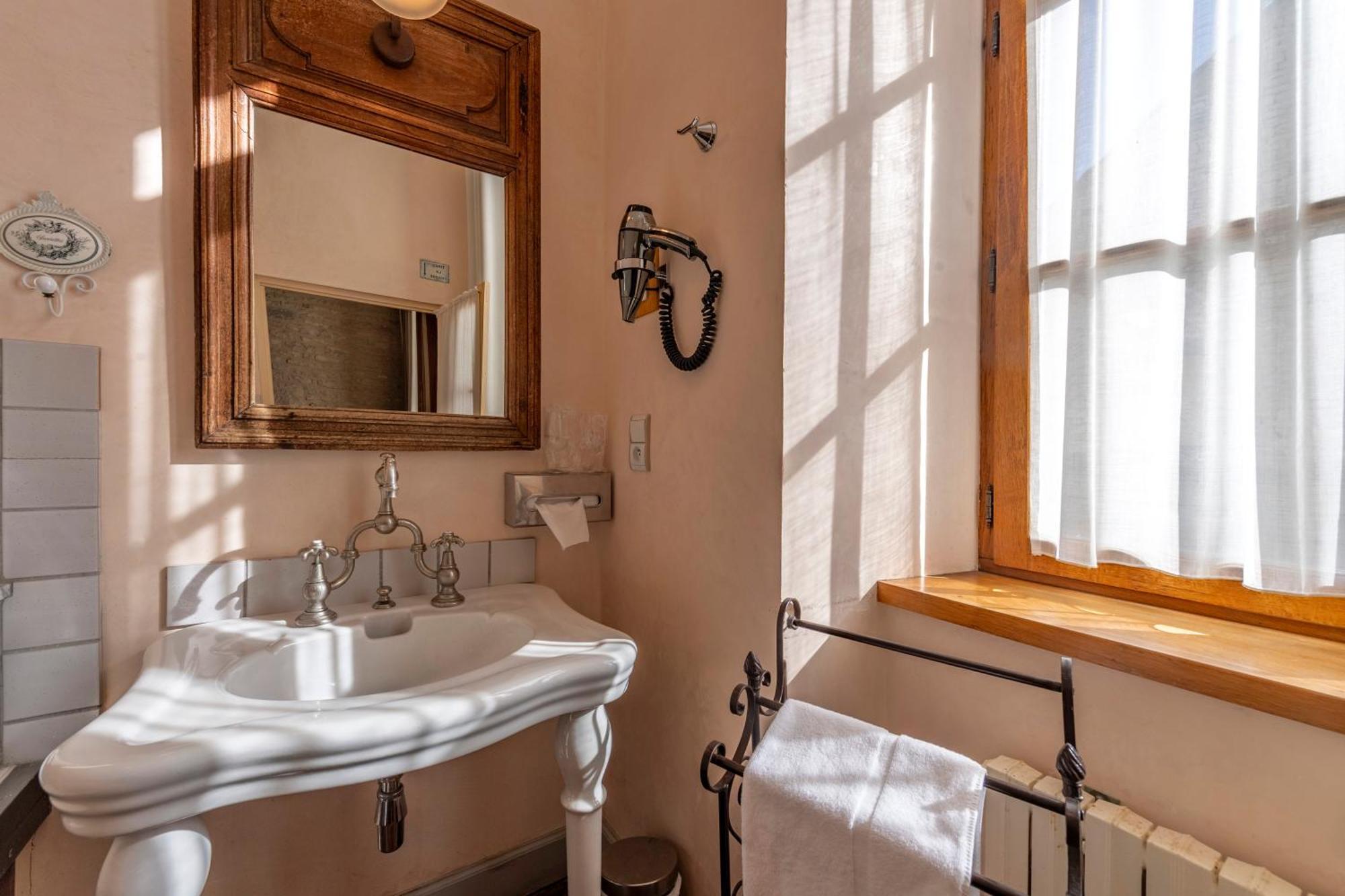 Hotel De La Beursaudiere Nitry Kültér fotó